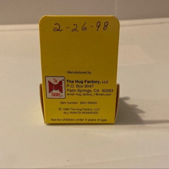 Vintage Hug Figurine Novelty Kitsch Stocking Stuffer in Packaging - Picture 6 of 11